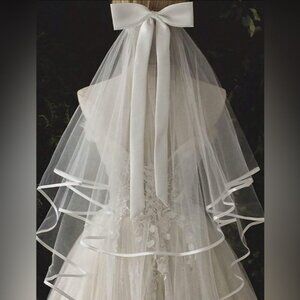 Stunning Sheer Bridal Veil with Satin Trim and Bow 💗💗 NWT